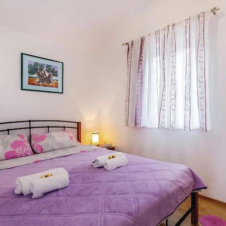 1 Bedroom Stunning Apartment In Bakarac Εξωτερικό φωτογραφία