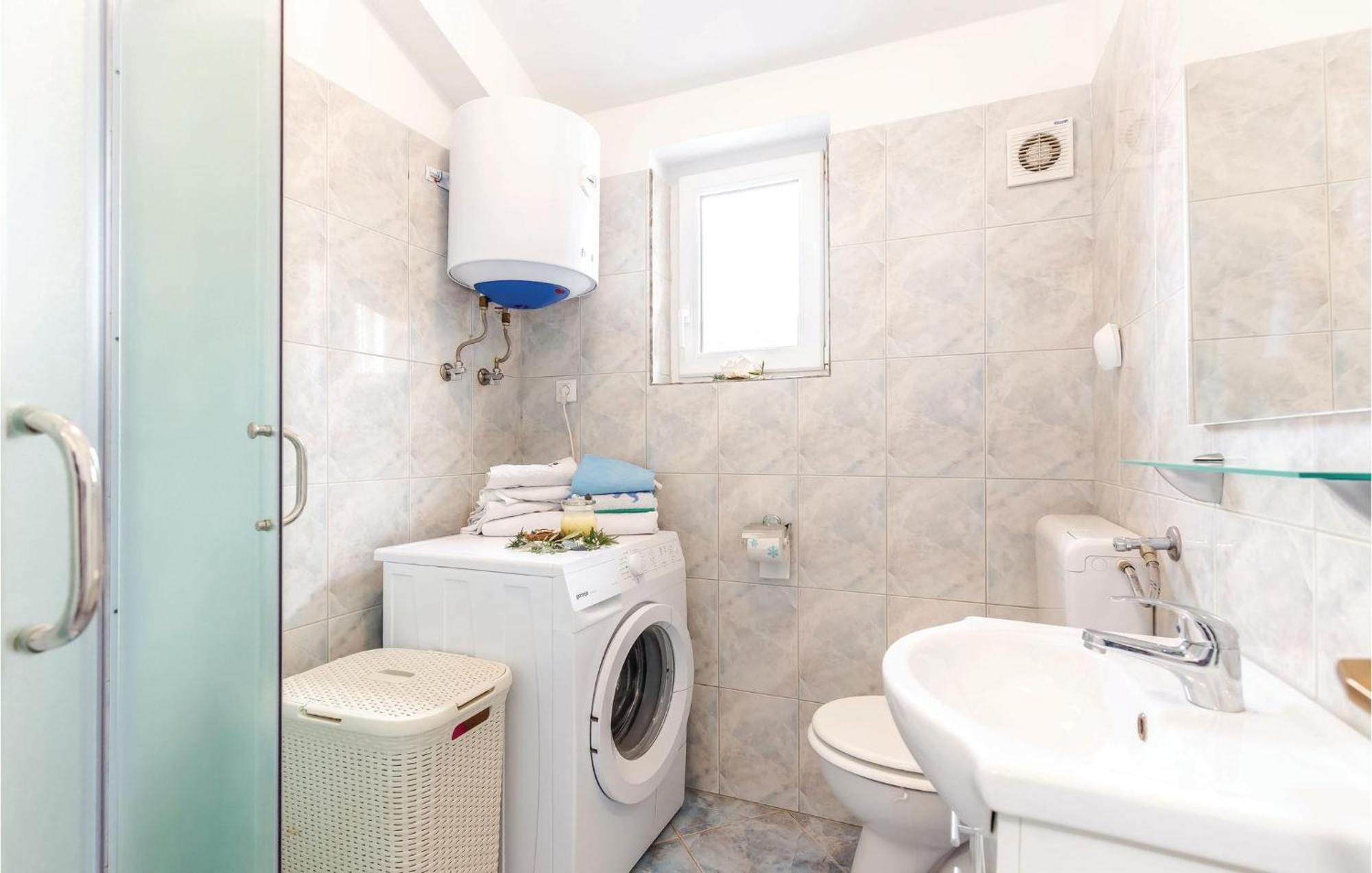 1 Bedroom Stunning Apartment In Bakarac Εξωτερικό φωτογραφία