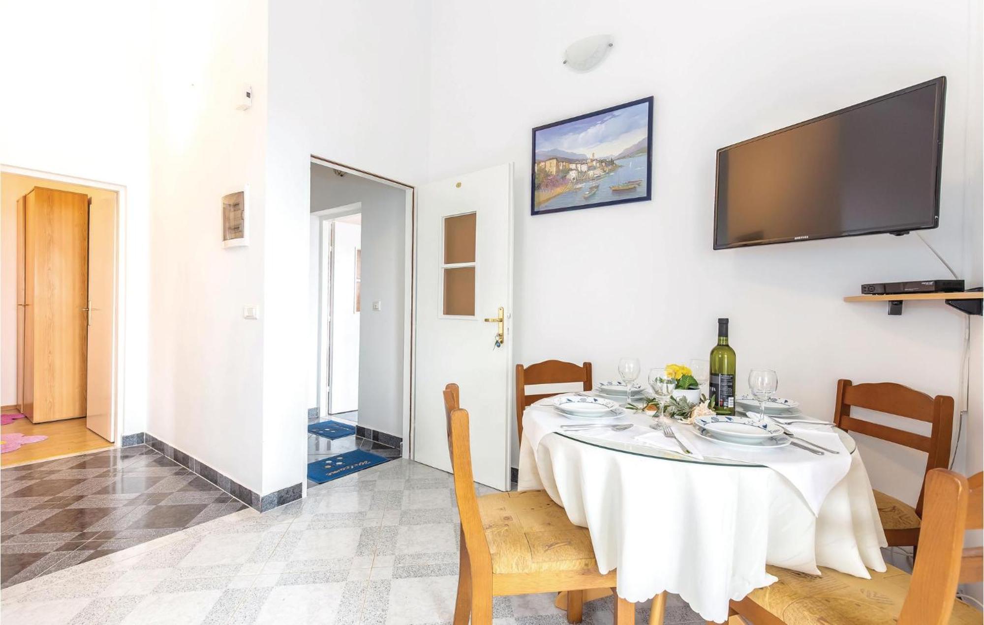 1 Bedroom Stunning Apartment In Bakarac Εξωτερικό φωτογραφία
